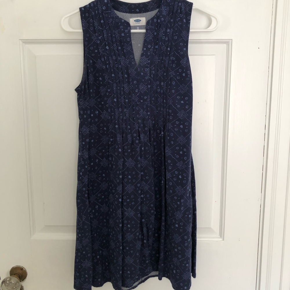 Sleeveless navy and blue print swing dress